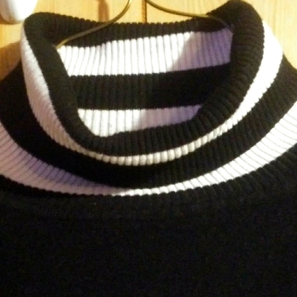 Joseph A Turtleneck Sweater XL - Picture 3 of 4